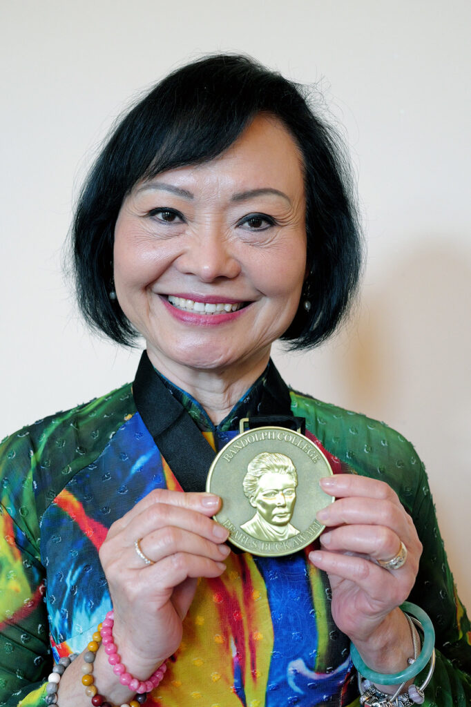 L1071233 pearl s. buck award photo by nick ut
